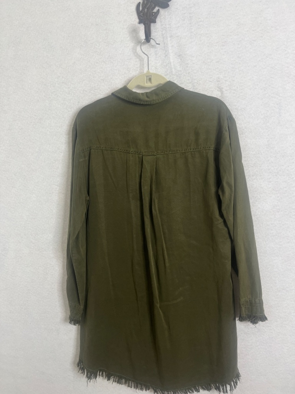 Collection by Cezele Olive Green Button Down Shirt Size M Frayed Hem - Picture 4 of 4